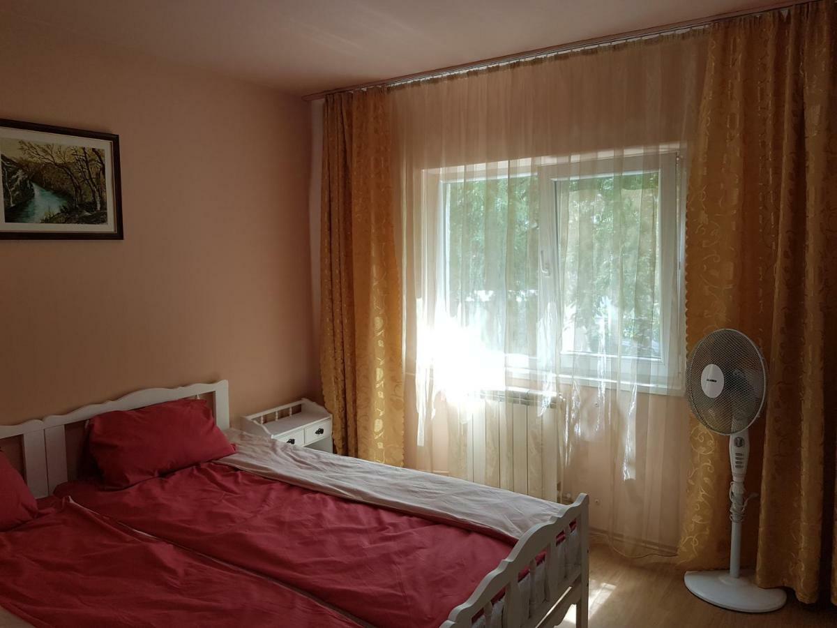 Апартаменты Apartament Aura Орадя Экстерьер фото